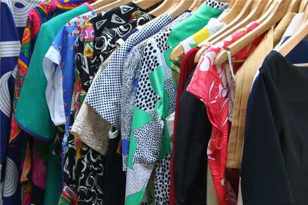 What does it mean to dream about making clothes? What does it mean to dream about making clothes?