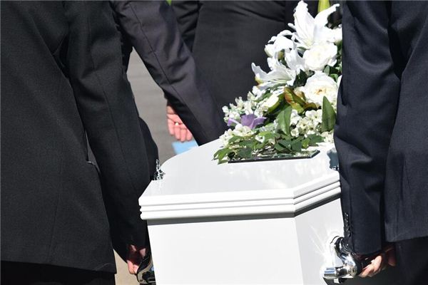 Dreaming of others carrying a coffin