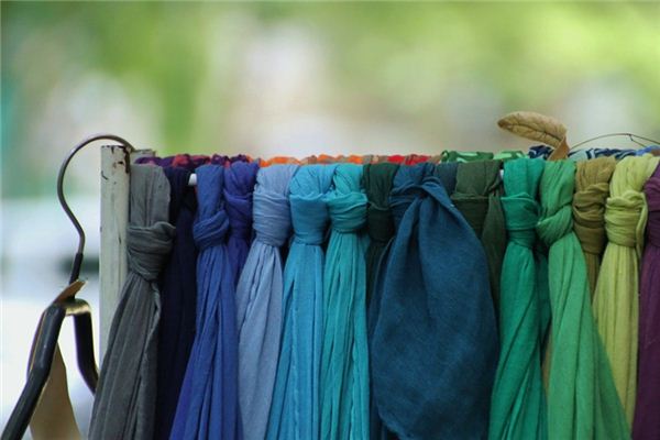 What does it mean to dream of buying a scarf? What does it mean to dream of buying a scarf?