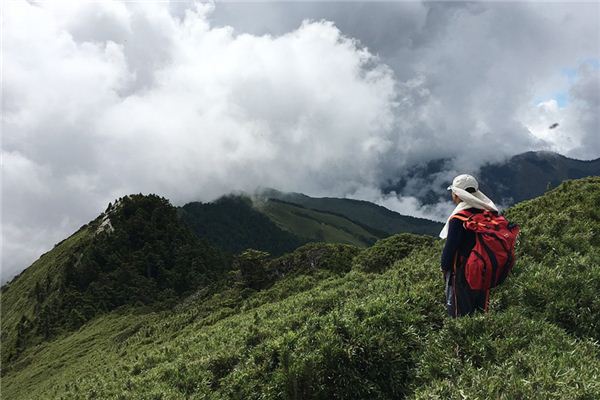 What does it mean to dream of climbing a hill? What does it mean to dream of climbing a hill?