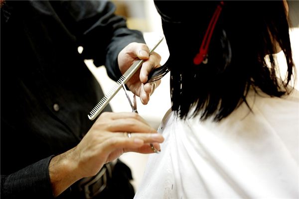 What does it mean to dream of getting a haircut? What does it mean to dream of getting a haircut?
