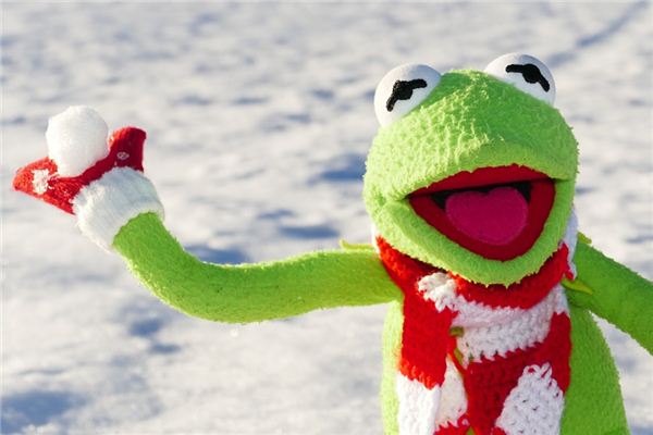 What does it mean to dream of having a snowball fight? What does it mean to dream of having a snowball fight?