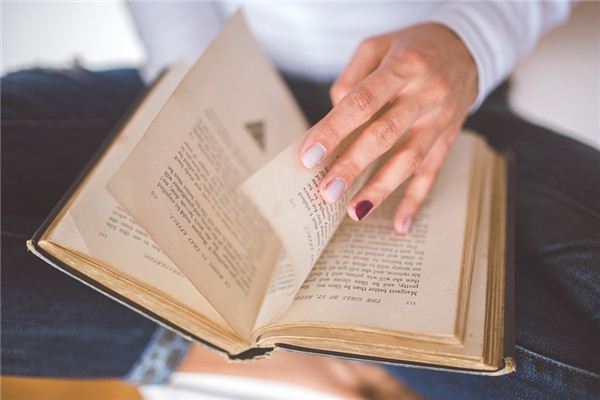 What does it mean to dream of turning the pages of a book? What does it mean to dream of turning the pages of a book?