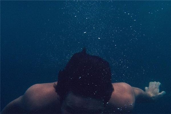 I dreamt of diving into the depths of a river.