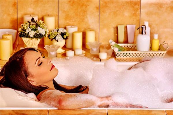 Dreaming of being seen while taking a bath