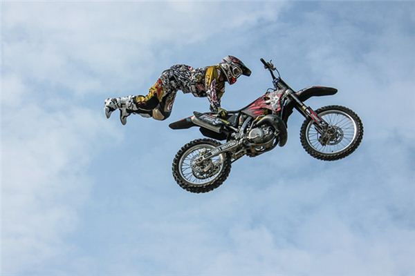 What does it mean to dream of a stunt performance? What does it mean to dream of a stunt performance?
