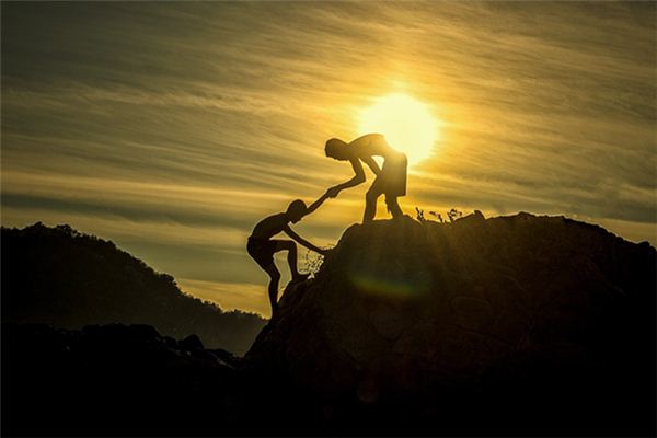 What does it mean to dream of helping others? What does it mean to dream of helping others?