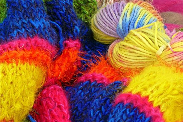What does it mean to dream of knitting a sweater? What does it mean to dream of knitting a sweater?