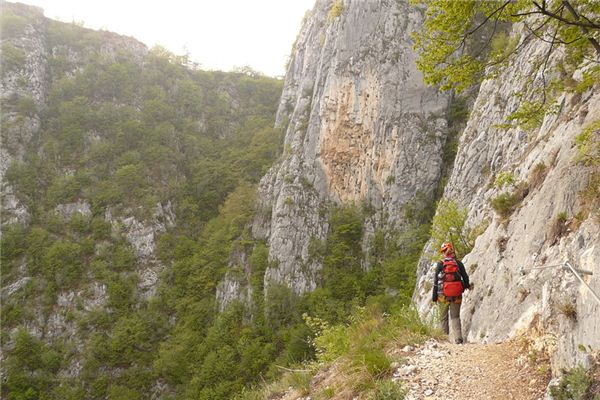 What does it mean to dream of climbing a hill? What does it mean to dream of climbing a hill?