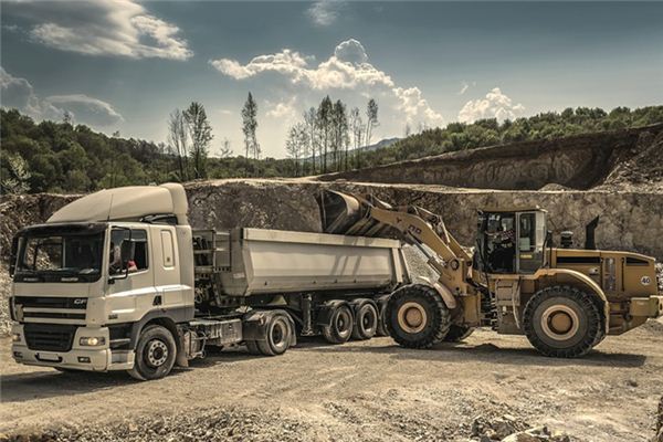 What does it mean to dream of transporting earth and stones? What does it mean to dream of transporting earth and stones?