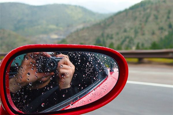 What does it mean to dream of driving in the rain? What does it mean to dream of driving in the rain?