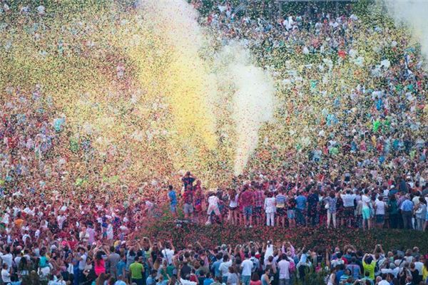 What does it mean to dream of a grand opening ceremony? What does it mean to dream of a grand opening ceremony?