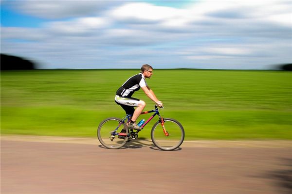 What does it mean to dream of riding a bicycle downhill? What does it mean to dream of riding a bicycle downhill?