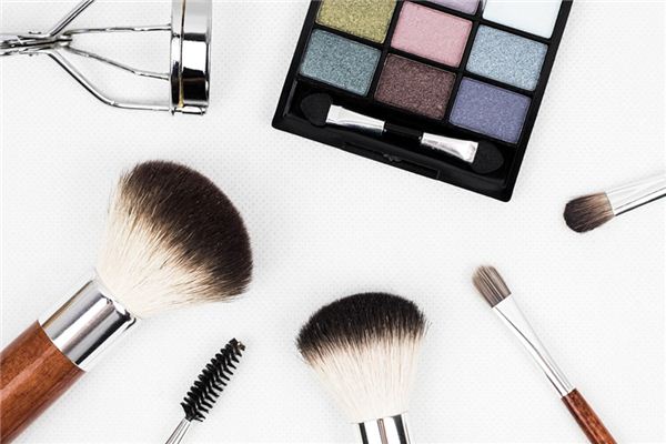 What does it mean to dream about putting on makeup? What does it mean to dream about putting on makeup?