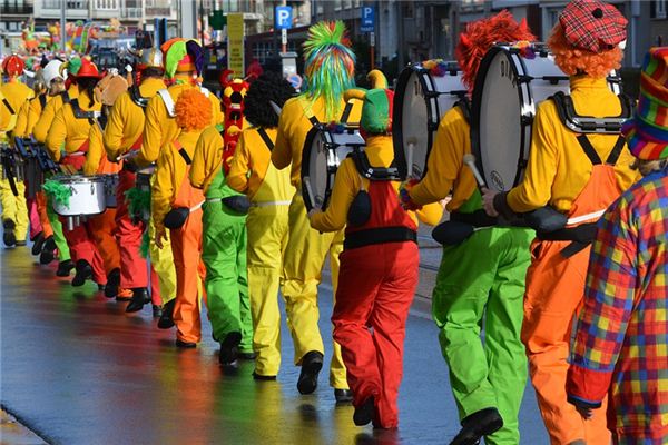 What does it mean to dream of a parade? What does it mean to dream of a parade?