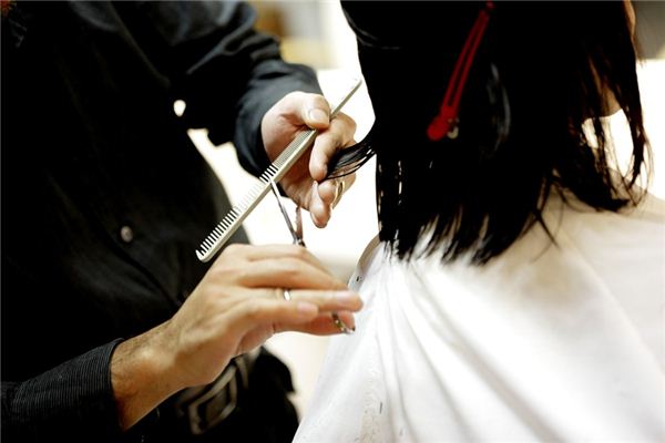 What does it mean to dream of cutting someone else's hair? What does it mean to dream of cutting someone else's hair?