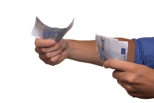 What does it mean to dream of a pay cut? What does it mean to dream of a pay cut?