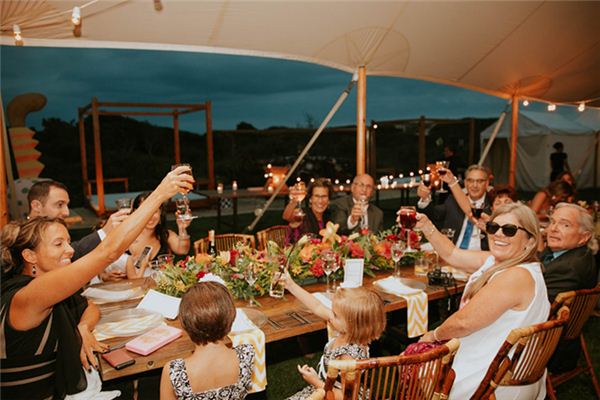 What does it mean to dream of a party? What does it mean to dream of a party?