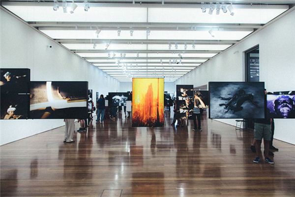 What does it mean to dream of an exhibition? What does it mean to dream of an exhibition?