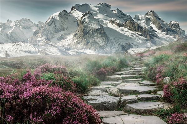 What does it mean to dream of climbing a mountain? What does it mean to dream of climbing a mountain?