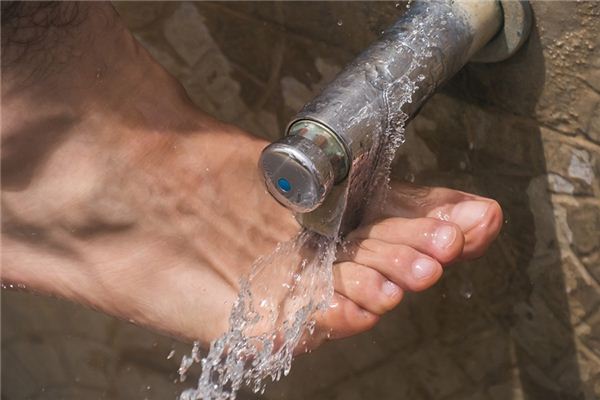 What does it mean to dream of washing your feet? What does it mean to dream of washing your feet?