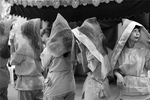 What does it mean to dream of making funeral clothes? What does it mean to dream of making funeral clothes?
