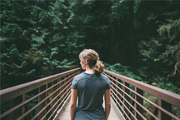 Dreaming of walking on a bridge