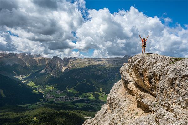 What does it mean to dream of climbing a mountain? What does it mean to dream of climbing a mountain?