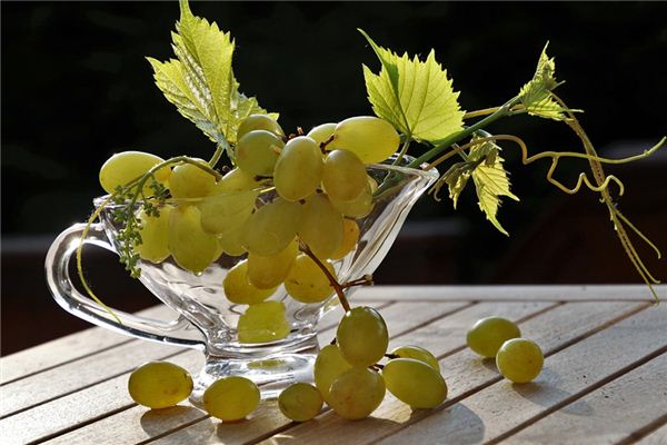 What does it mean to dream of picking grapes? What does it mean to dream of picking grapes?
