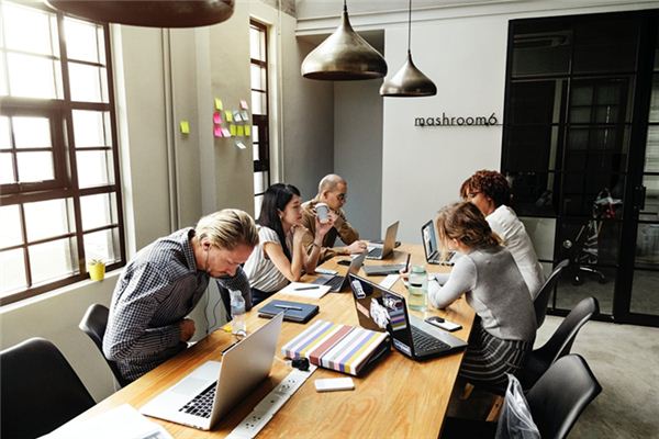 What does it mean to dream about working? What does it mean to dream about working?