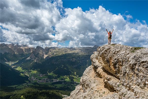 What does it mean to dream of climbing to the top of a mountain? What does it mean to dream of climbing to the top of a mountain?