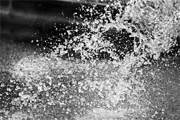 What does it mean to dream of water spilling? What does it mean to dream of water spilling?