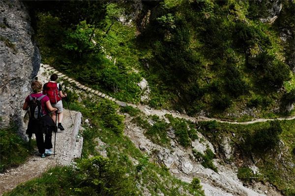 What does it mean to dream of going down a mountain? What does it mean to dream of going down a mountain?