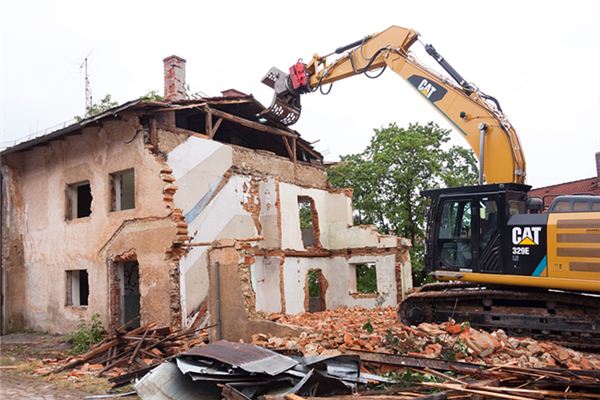 What does it mean to dream of demolishing a wall? What does it mean to dream of demolishing a wall?