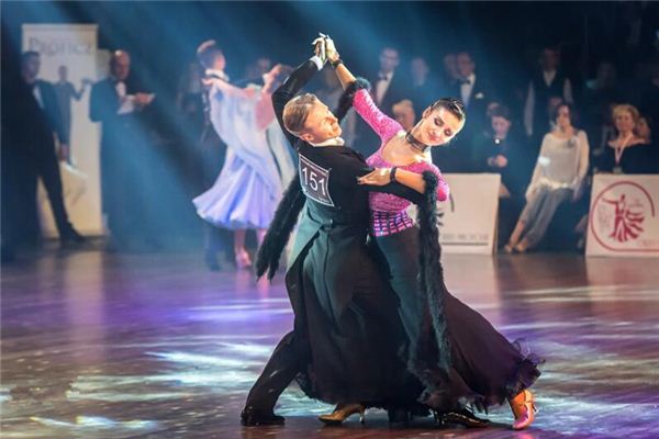 What does it mean to dream of dancing the waltz? What does it mean to dream of dancing the waltz?