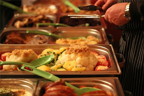 What does it mean to dream of getting food? What does it mean to dream of getting food?