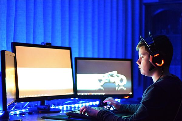 What does it mean to dream about online games? What does it mean to dream about online games?