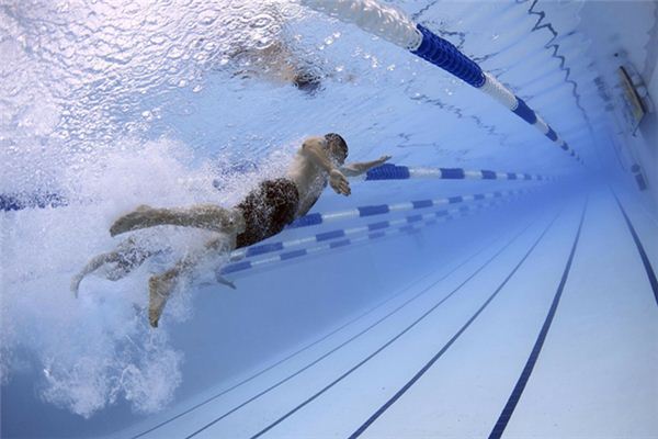 What does it mean to dream of choking on water while swimming? What does it mean to dream of choking on water while swimming?