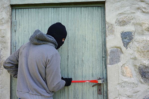 What does it mean to dream of prying open a door? What does it mean to dream of prying open a door?