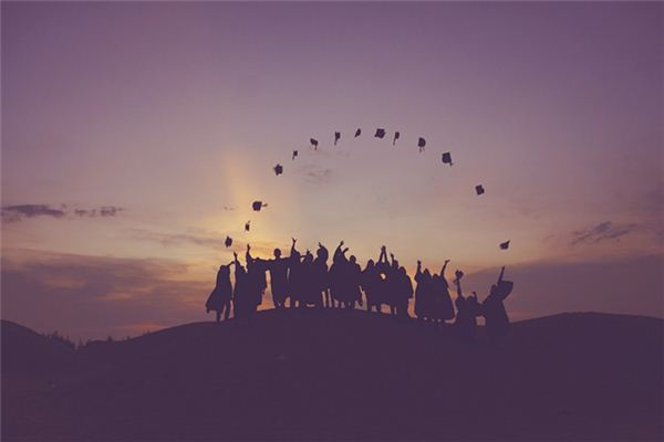 What does it mean to dream about a graduation ceremony? What does it mean to dream about a graduation ceremony?