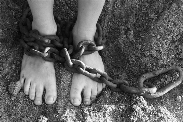 What does it mean to dream of being tied up? What does it mean to dream of being tied up?