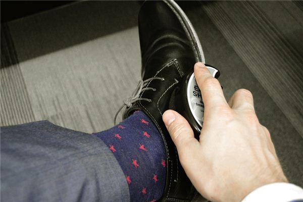 What does it mean to dream of shining shoes? What does it mean to dream of shining shoes?