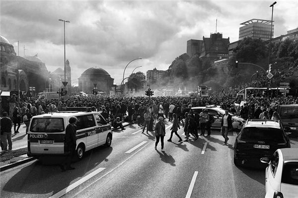 What does it mean to dream of riots? What does it mean to dream of riots?
