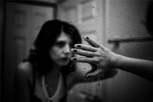 What does it mean to dream of wiping a mirror? What does it mean to dream of wiping a mirror?