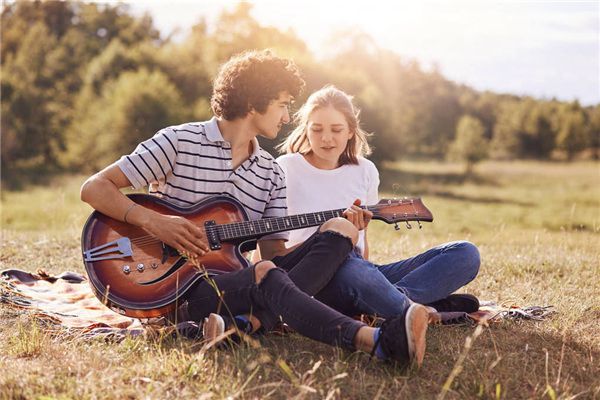 I dreamed of my lover playing music together.