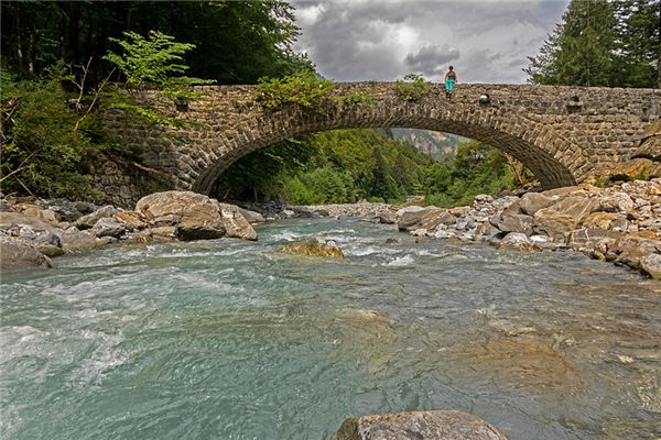 What does it mean to dream of crossing a bridge? What does it mean to dream of crossing a bridge?