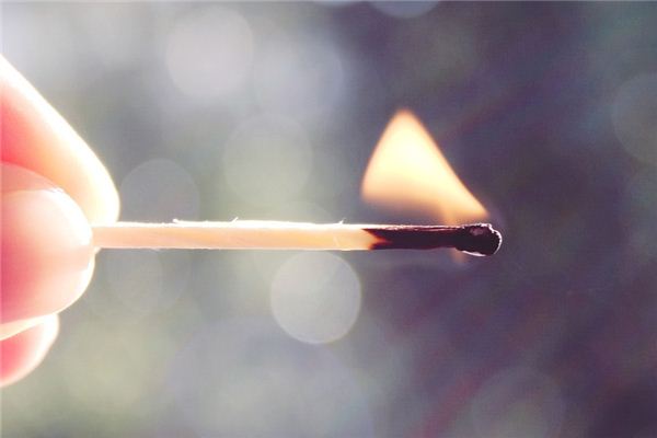 What does it mean to dream of lighting a fire? What does it mean to dream of lighting a fire?