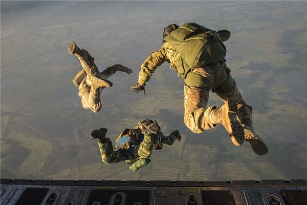 What does it mean to dream of falling? What does it mean to dream of falling?
