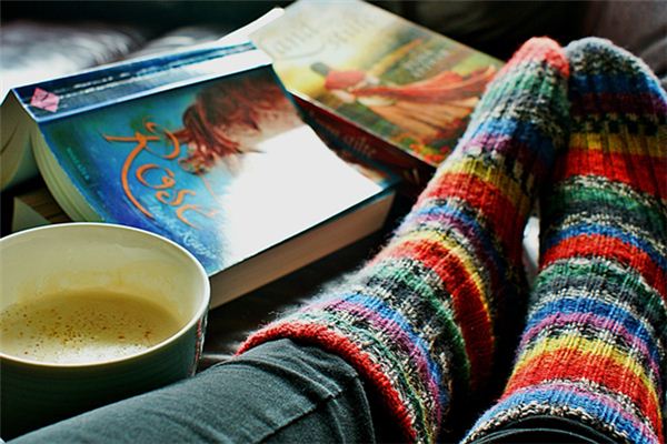 What does it mean to dream of robes and socks? What does it mean to dream of robes and socks?