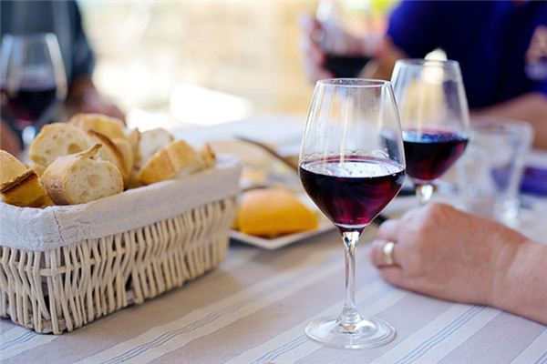 What does it mean to dream of drinking red wine? What does it mean to dream of drinking red wine?